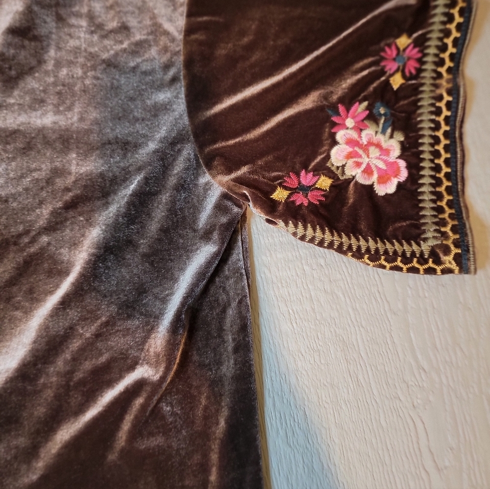♡ Stichfix Velvet Tie-Front Kimono Top with Floral Embroidery - Brown B-13 - Picture 6 of 6